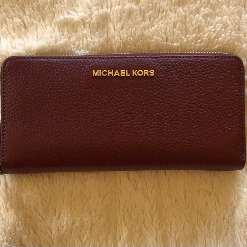 Michael Kors Jet Set Continental leather wallet in Merlot color